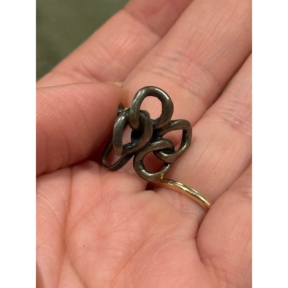 One‎ Vintage Sterling Silver Twisted
Chain Knot Screw Back Earring
Replacement - Picture 5 of 6